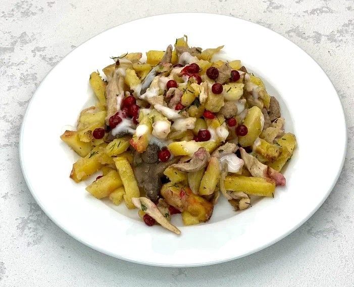 Скоблянка со свининой, курицей и грибами в соусе "Бешамель"